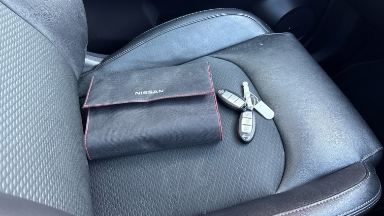 Nissan Qashqai 1.3 DiG-T Tekna 5dr Petrol Hatchback